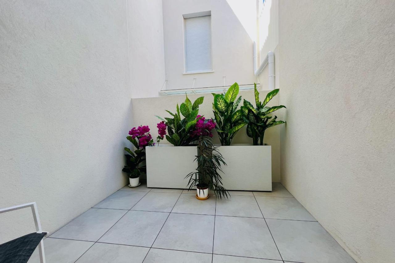 Villa Marie 1 - Superbe Appartement Climatise 2 Chambres Vue Mer 勒格罗-迪鲁瓦 外观 照片
